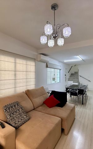 Casa à venda com 240m², 3 quartos e 2 vagas Casa à venda com 240m², 3 quartos e 2 vagasSala