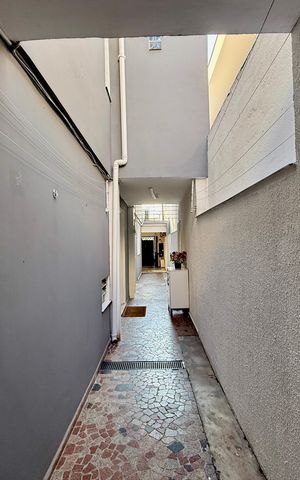 Casa à venda com 240m², 3 quartos e 2 vagas Casa à venda com 240m², 3 quartos e 2 vagasQuintal Lateral