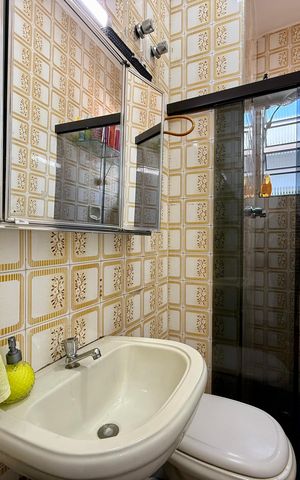 Casa à venda com 240m², 3 quartos e 2 vagas Casa à venda com 240m², 3 quartos e 2 vagasBanheiro Social