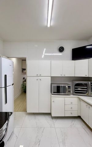 Casa à venda com 240m², 3 quartos e 2 vagas Casa à venda com 240m², 3 quartos e 2 vagasCozinha