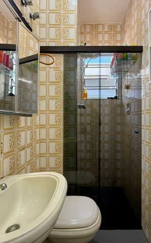 Casa à venda com 240m², 3 quartos e 2 vagas Casa à venda com 240m², 3 quartos e 2 vagasBanheiro Social