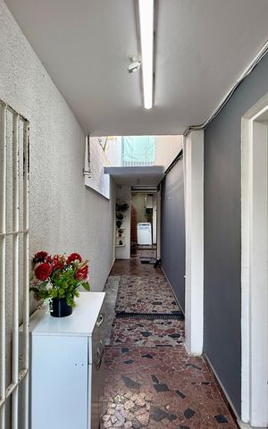 Casa à venda com 240m², 3 quartos e 2 vagas Casa à venda com 240m², 3 quartos e 2 vagasQuintal Lateral