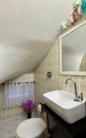 Casa à venda com 240m², 3 quartos e 2 vagas Casa à venda com 240m², 3 quartos e 2 vagasLavabo