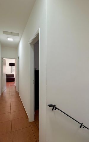 Casa à venda com 240m², 3 quartos e 2 vagas Casa à venda com 240m², 3 quartos e 2 vagasCorredor Quartos