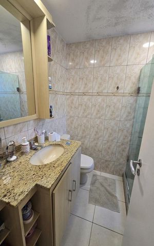 Casa de condomínio à venda com 170m², 3 quartos e 3 vagas Casa de condomínio à venda com 170m², 3 quartos e 3 vagasBanheiro