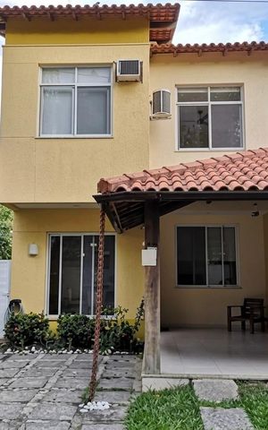 Casa de condomínio à venda com 170m², 3 quartos e 3 vagas Casa de condomínio à venda com 170m², 3 quartos e 3 vagasFachada