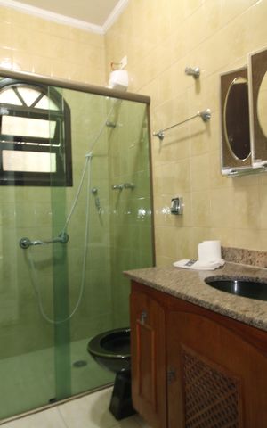Casa para alugar com 250m², 4 quartos e 4 vagasBanheiro