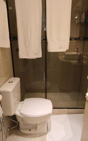 Apartamento para alugar com 193m², 3 quartos e 2 vagasBanheiro da suíte 2