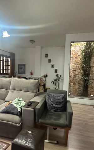 Casa à venda com 210m², 3 quartos e 4 vagas Casa à venda com 210m², 3 quartos e 4 vagasSala