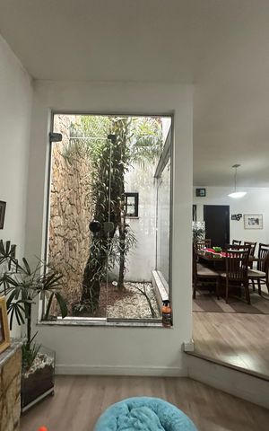Casa à venda com 210m², 3 quartos e 4 vagas Casa à venda com 210m², 3 quartos e 4 vagasSala