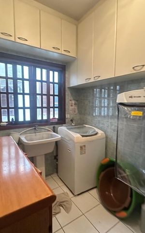 Casa à venda com 210m², 3 quartos e 4 vagas Casa à venda com 210m², 3 quartos e 4 vagasÁrea de Serviço