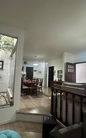 Casa à venda com 210m², 3 quartos e 4 vagas Casa à venda com 210m², 3 quartos e 4 vagasSala