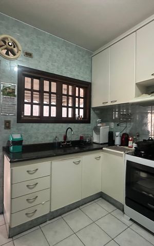 Casa à venda com 210m², 3 quartos e 4 vagas Casa à venda com 210m², 3 quartos e 4 vagasCozinha