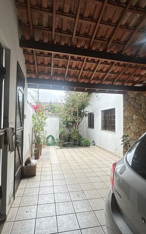 Casa à venda com 210m², 3 quartos e 4 vagas Casa à venda com 210m², 3 quartos e 4 vagasGaragem