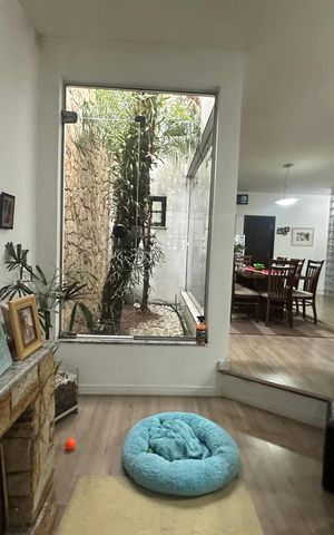 Casa à venda com 210m², 3 quartos e 4 vagas Casa à venda com 210m², 3 quartos e 4 vagasSala
