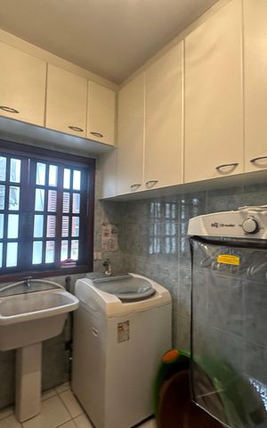 Casa à venda com 210m², 3 quartos e 4 vagas Casa à venda com 210m², 3 quartos e 4 vagasÁrea de Serviço