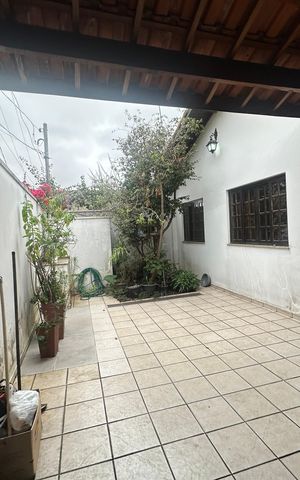 Casa à venda com 210m², 3 quartos e 4 vagas Casa à venda com 210m², 3 quartos e 4 vagasQuintal