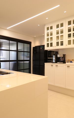 Apartamento à venda com 190m², 4 quartos e 3 vagasCozinha e Área de serviço 