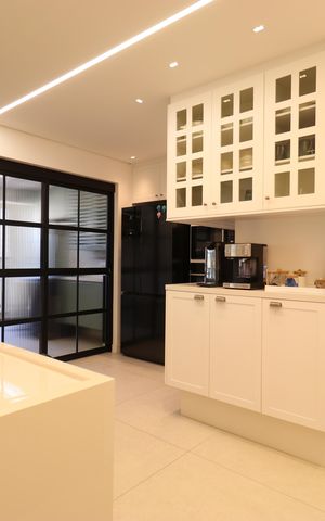 Apartamento à venda com 190m², 4 quartos e 3 vagasCozinha e Área de serviço 