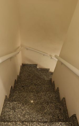 Casa à venda com 100m², 3 quartos e 2 vagasEscada