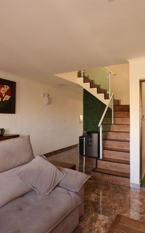 Casa à venda com 245m², 3 quartos e 2 vagasSala
