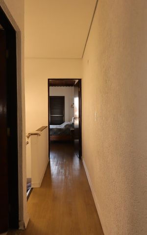Casa à venda com 245m², 3 quartos e 2 vagasCorredor do segundo piso