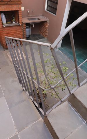 Casa à venda com 245m², 3 quartos e 2 vagasEscada para a Área Gourmet