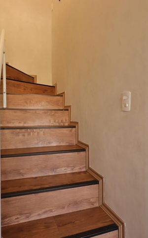 Casa à venda com 245m², 3 quartos e 2 vagasEscada para os Quartos