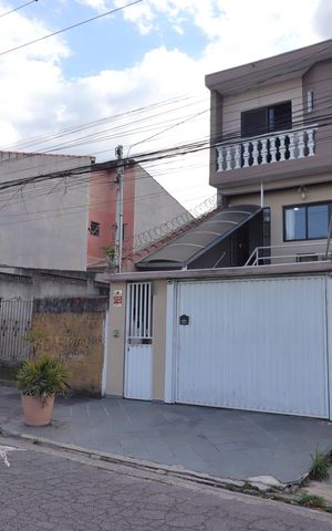 Casa à venda com 245m², 3 quartos e 2 vagasFachada