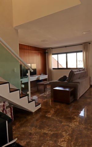 Casa à venda com 245m², 3 quartos e 2 vagasSala