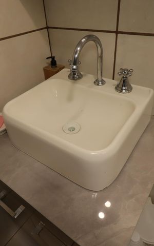 Casa à venda com 245m², 3 quartos e 2 vagasBanheiro Social - Pia