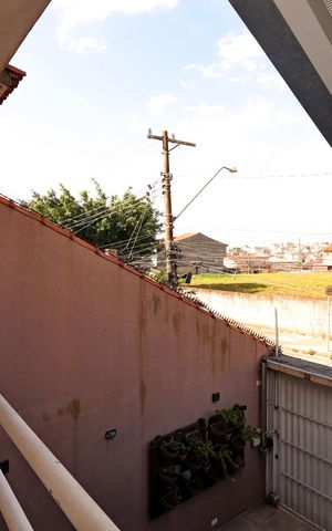 Casa à venda com 245m², 3 quartos e 2 vagasEntrada