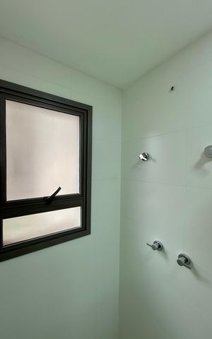 Apartamento à venda com 81m², 2 quartos e 1 vaga Apartamento à venda com 81m², 2 quartos e 1 vagaBanheiro Social