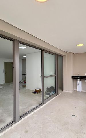 Apartamento à venda com 81m², 2 quartos e 1 vaga Apartamento à venda com 81m², 2 quartos e 1 vagaVaranda