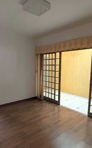Casa para alugar com 300m², 4 quartos e 4 vagas Casa para alugar com 300m², 4 quartos e 4 vagasSala