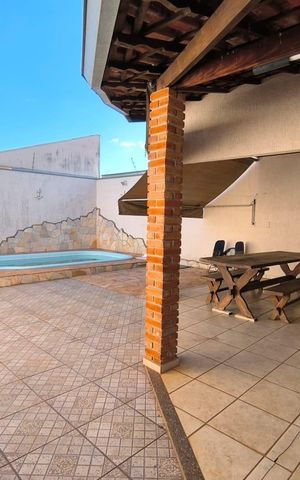 Casa para alugar com 300m², 4 quartos e 4 vagas Casa para alugar com 300m², 4 quartos e 4 vagasÁrea Externa