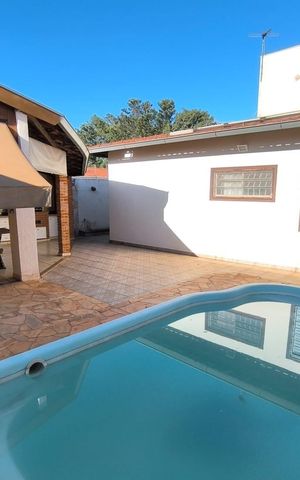 Casa para alugar com 300m², 4 quartos e 4 vagas Casa para alugar com 300m², 4 quartos e 4 vagasPiscina