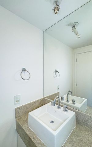 Apartamento à venda com 72m², 2 quartos e 2 vagasBanheiro da Suíte