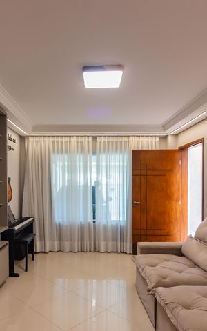 Casa à venda com 130m², 3 quartos e 4 vagas Casa à venda com 130m², 3 quartos e 4 vagasSala