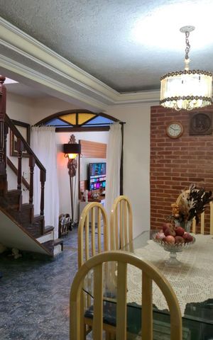 Casa para alugar com 200m², 3 quartos e 2 vagas Casa para alugar com 200m², 3 quartos e 2 vagasSala