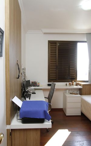 Apartamento à venda com 150m², 4 quartos e 3 vagasQuarto 2