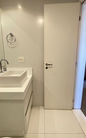Apartamento à venda com 171m², 4 quartos e 3 vagas Apartamento à venda com 171m², 4 quartos e 3 vagasBanheiro 1