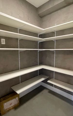 Apartamento à venda com 171m², 4 quartos e 3 vagas Apartamento à venda com 171m², 4 quartos e 3 vagasDespensa