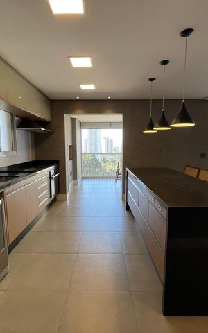 Apartamento à venda com 171m², 4 quartos e 3 vagas Apartamento à venda com 171m², 4 quartos e 3 vagasDespensa