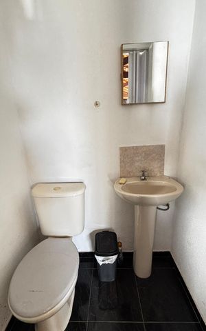 Casa à venda com 175m², 2 quartos e 1 vaga Casa à venda com 175m², 2 quartos e 1 vagaQuintal - Banheiro