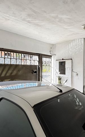 Casa à venda com 175m², 2 quartos e 1 vaga Casa à venda com 175m², 2 quartos e 1 vagaGaragem