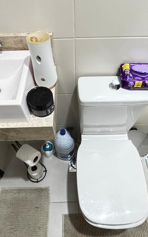 Casa à venda com 175m², 2 quartos e 1 vaga Casa à venda com 175m², 2 quartos e 1 vagaBanheiro