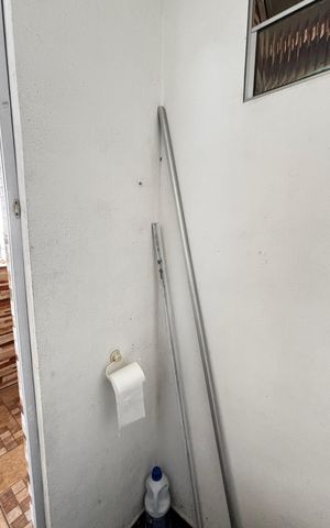 Casa à venda com 175m², 2 quartos e 1 vaga Casa à venda com 175m², 2 quartos e 1 vagaQuintal - Banheiro