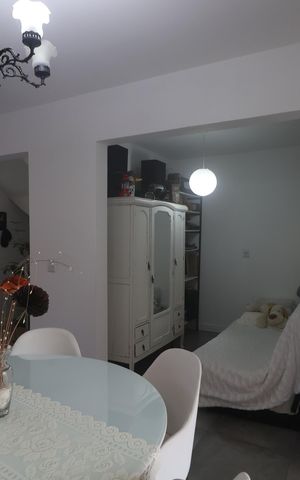 Casa de condomínio à venda com 106m², 3 quartos e 2 vagasSala