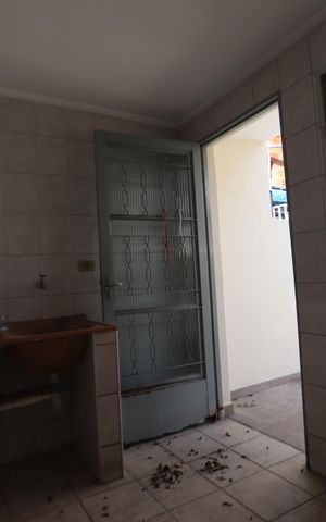 Casa à venda com 150m², 3 quartos e 1 vagaÁrea de serviço